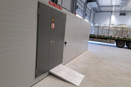 Brandwerende moduleerbare unit 12 meter dubb deur oprijplaat b
