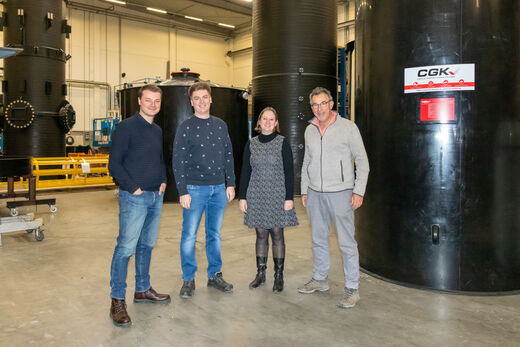 CEO Tijl Charle, projectleiders Nick Ongena en Inge Geeraert en salesmanager Geert Denutte zijn verheugd over het KIWA-certificaat.