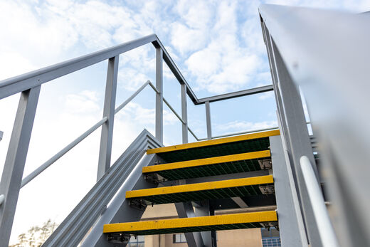 Escalier industrielle pour mezzanine en composite