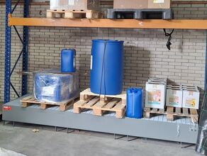 Onderzetbak magazijnstelling - met rooster - 2650x1300x210mm - gelakt
