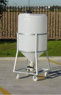 Gesloten ronde tank met conische bodem Tcc3l 01