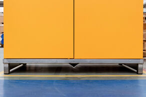 Socle de transport en acier inoxydable (RVS) pour armoire de stockage ou de chargement au lithium à deux portes