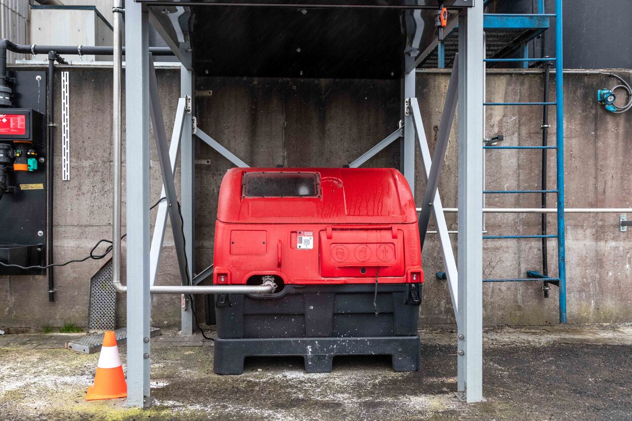 Opslag -en doseersysteem, leidingwerk en isolatie voor gevaarlijke stoffen