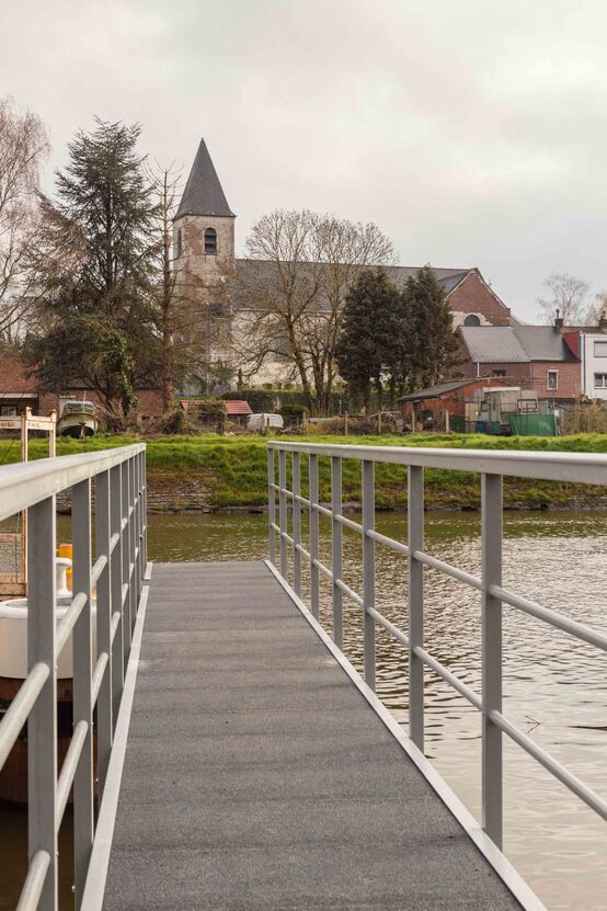 Vervaardigen en installeren van brug in composiet langs de Schelde (Doornik)